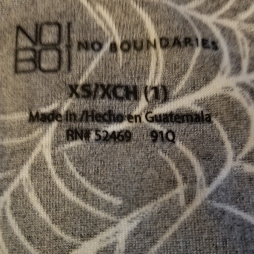 Brand New w/out tags Long sleeve, Spiderweb print - Picture 4 of 7